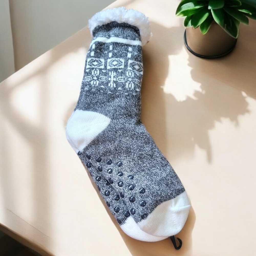 🆕️ Sherpa Lined Super Cozy Gray and Cream Non-Slip Men's Winter Socks